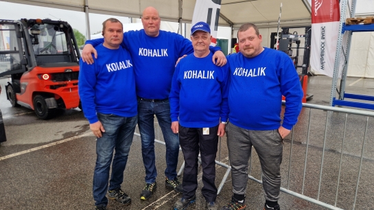 Tõstukijuhtide Eesti Meistrivõistlustel osalevad sel aastal Coopi poolt Vladimir Kalinin, Kuido Schröder, Ilmar Pall ja Rauno Pall. 